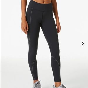 Outdoor Voices 7/8 Frostknit Leggings in XS - perfect condition!